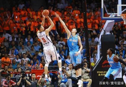 他调整了自 他调整了自